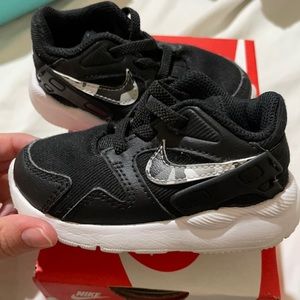 Like *NEW* toddler Nike shoes